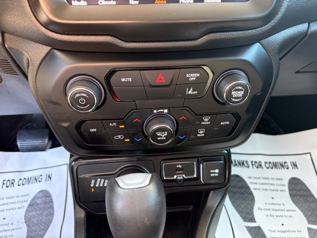Used 2023 Jeep Renegade Latitude AWD/4WD image 19