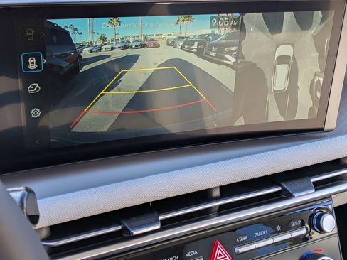 New 2025 Hyundai Tucson Limited image 11