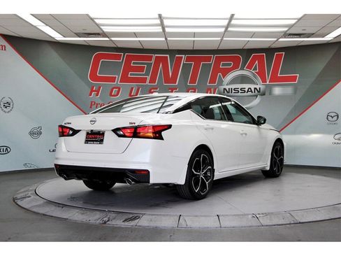 New 2025 Nissan Altima 2.5 SR w/ SR Premium Package image 5