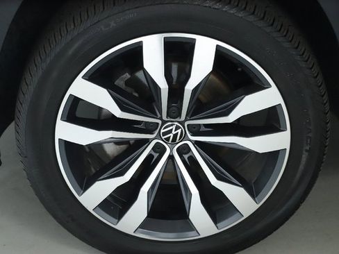 Used 2023 Volkswagen Atlas SEL Premium image 42