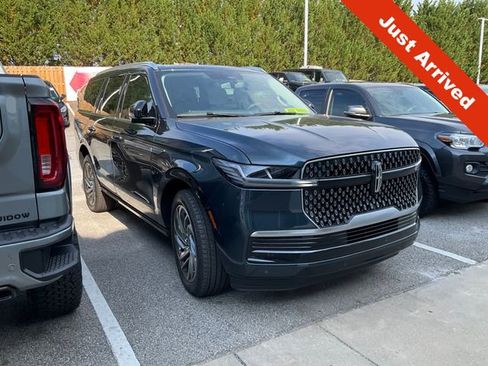 Used 2025 Lincoln Navigator Reserve AWD/4WD image 1