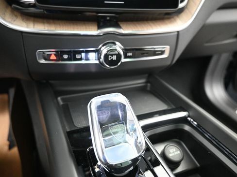 New 2026 Volvo XC60 B5 Plus w/ Protection Package Premier image 24