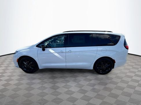 New 2026 Chrysler Pacifica Limited w/ S Appearance Package FWD image 8