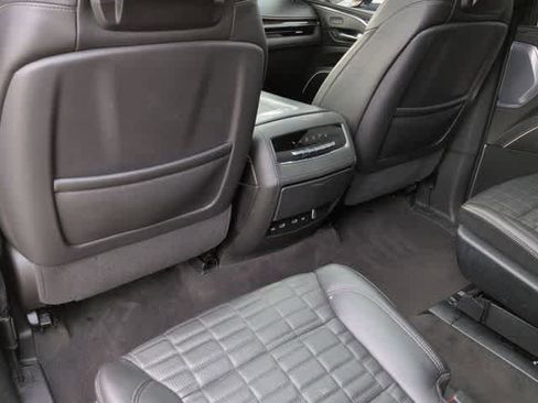 Used 2023 Cadillac Escalade ESV Sport Platinum image 18