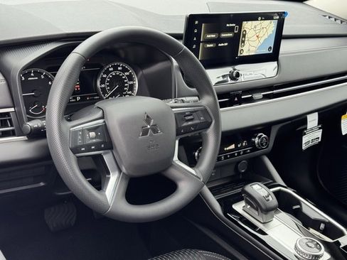 New 2025 Mitsubishi Outlander ES image 11