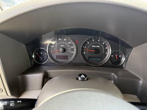 Used 2006 Jeep Commander Limited w/ Trailer Tow Group IV RWD image 15