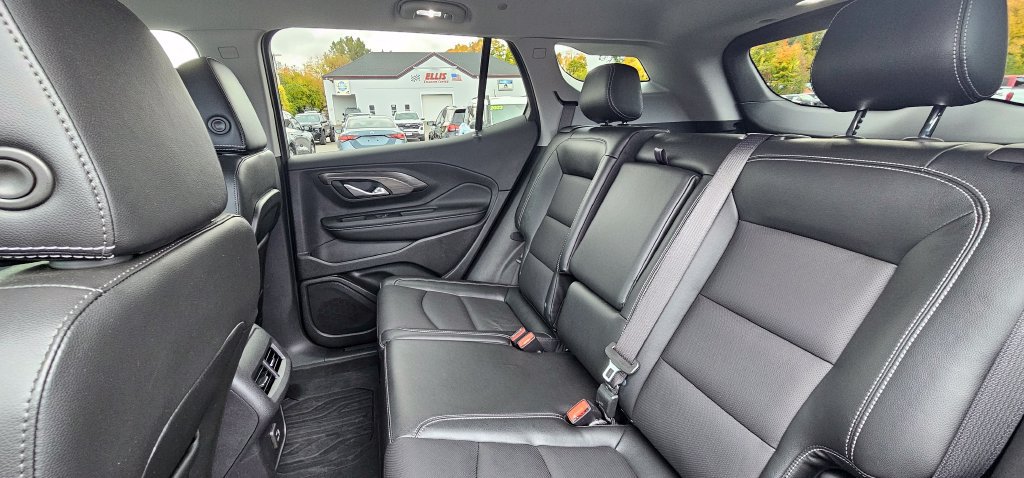 Used 2024 GMC Terrain SLT w/ Tech Package AWD/4WD image 17