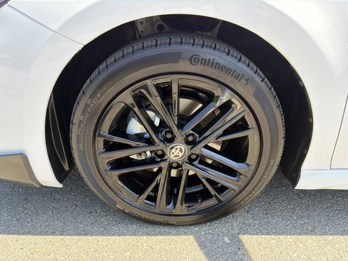 Used 2025 Toyota Camry SE FWD image 11