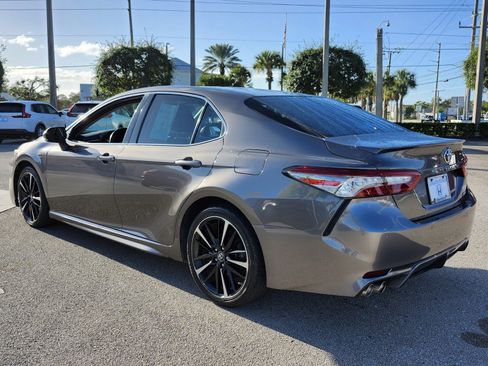 Used 2018 Toyota Camry XSE image 7
