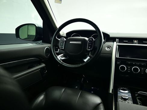 Used 2017 Land Rover Discovery HSE image 8