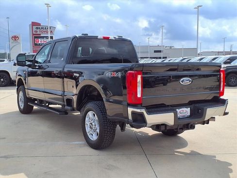 Used 2025 Ford F250 XLT image 2