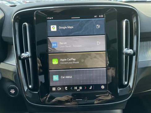 Used 2025 Volvo XC40 B5 Plus image 46