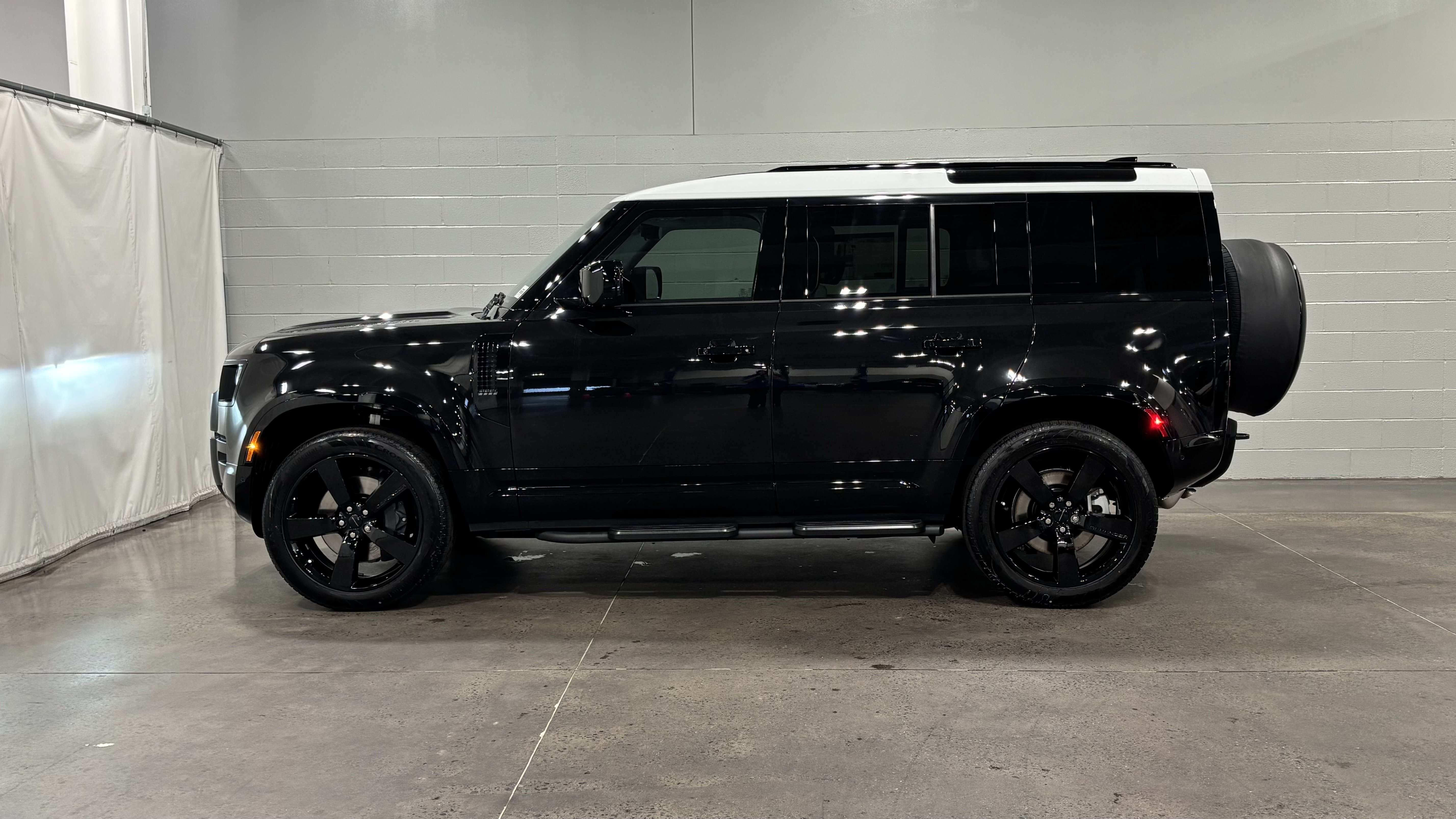 New 2026 Land Rover Defender 110 X-Dynamic SE AWD/4WD image 7