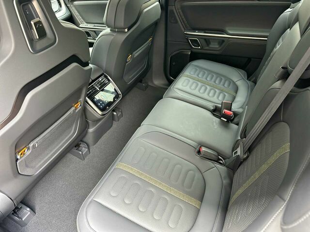Used 2023 Rivian R1S Adventure Dual AWD/4WD image 14