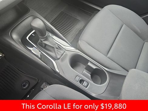 Used 2025 Toyota Corolla LE image 30