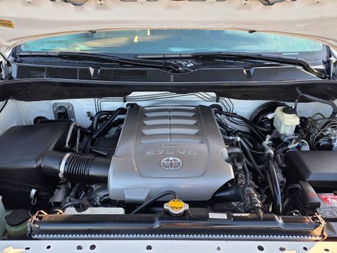 Used 2010 Toyota Tundra 4x4 CrewMax image 26