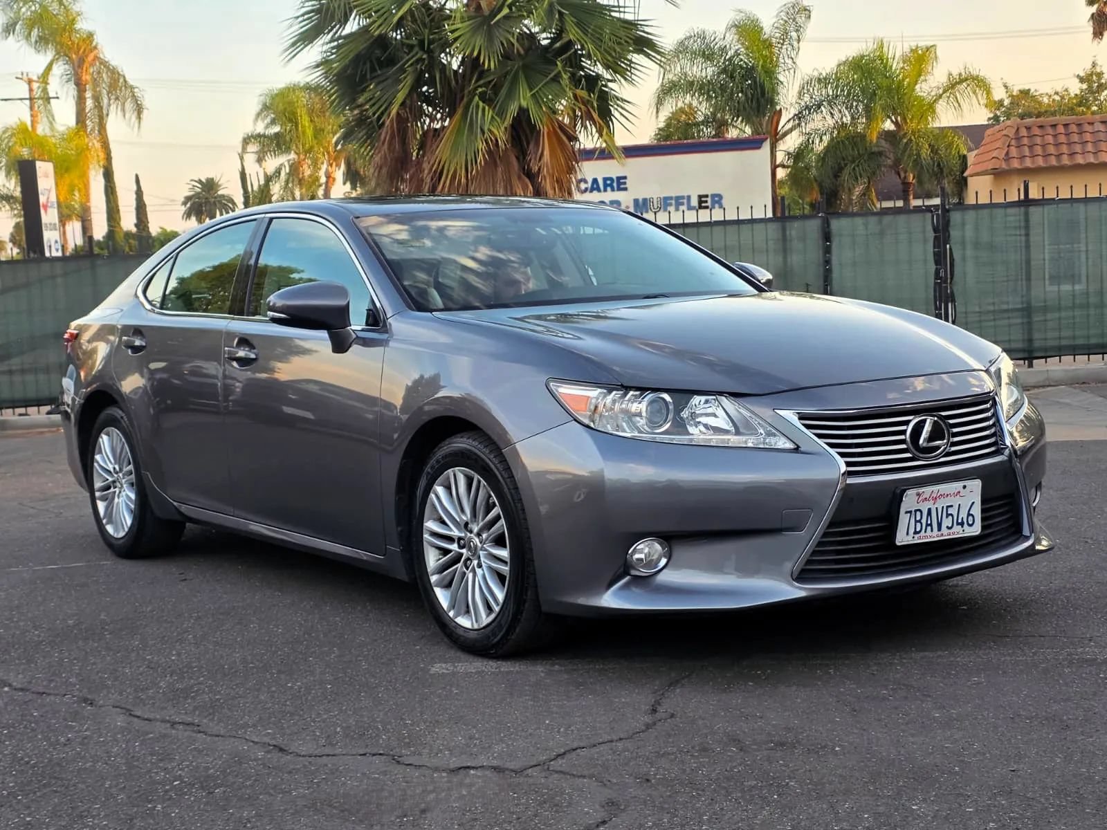 Used 2013 Lexus ES 350 w/ Luxury Pkg FWD image 2