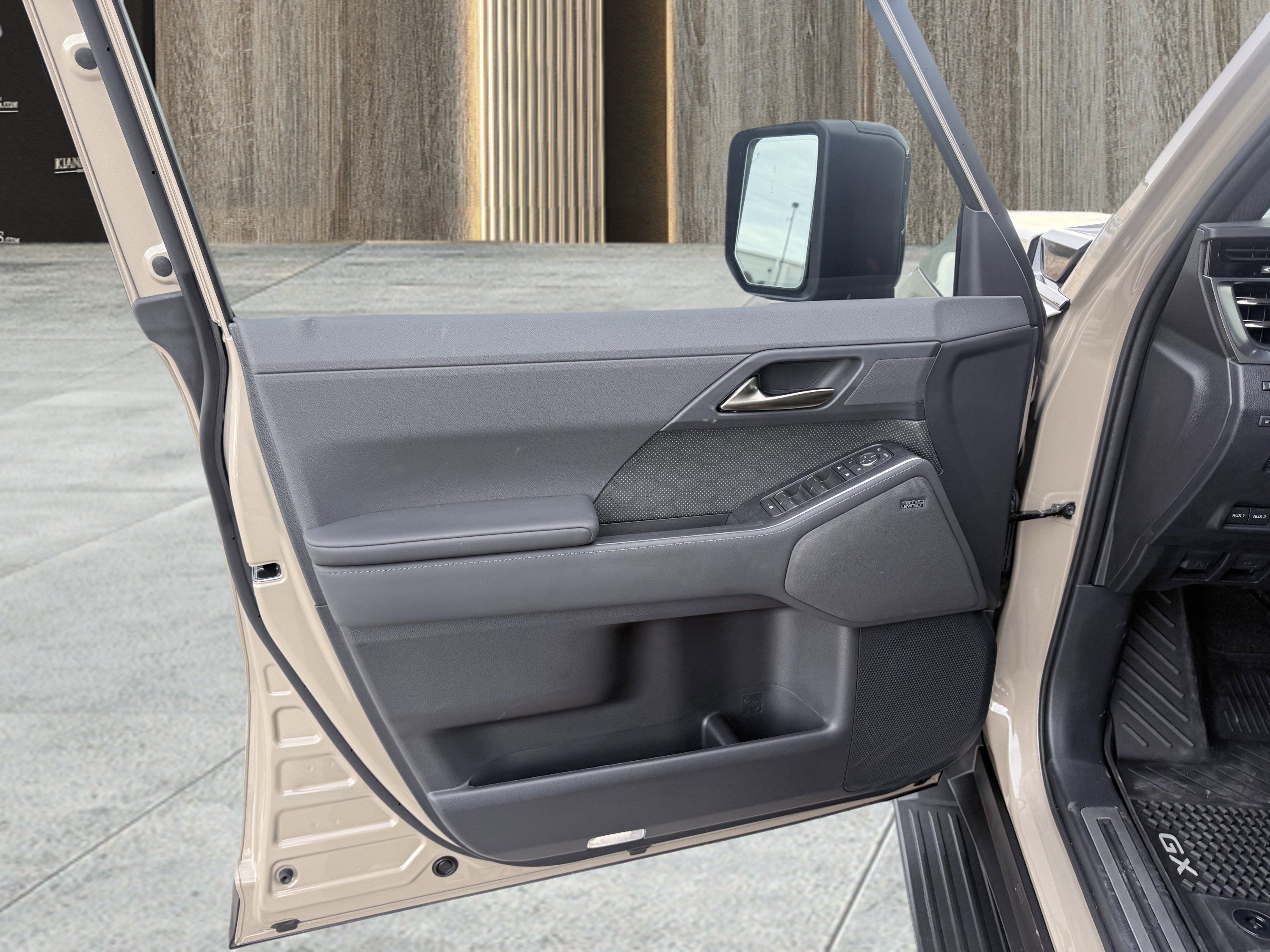 Used 2025 Lexus GX 550 AWD/4WD image 31