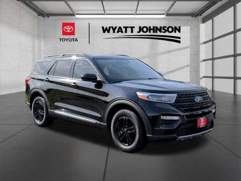 Used 2022 Ford Explorer XLT w/ Equipment Group 202A AWD/4WD image 7
