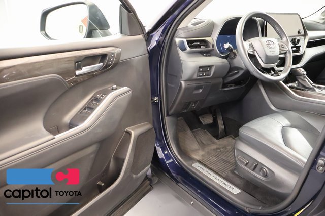 Used 2024 Toyota Highlander Limited AWD/4WD image 8