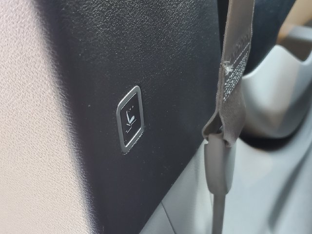 Used 2024 Chrysler Pacifica Touring-L FWD image 24