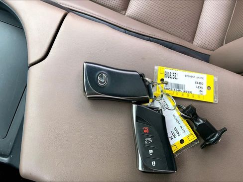 Used 2024 Lexus ES 350 w/ Premium Package FWD image 15