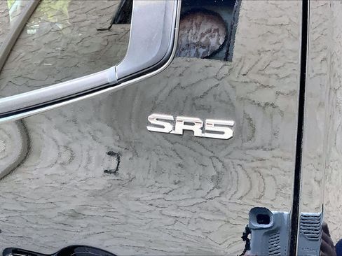 Used 2022 Toyota Tundra SR5 w/ SR5 Premium Package AWD/4WD image 10