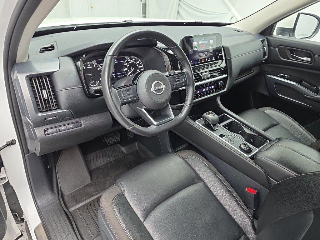 Used 2024 Nissan Pathfinder SL w/ Lighting Package (N92) AWD/4WD image 11
