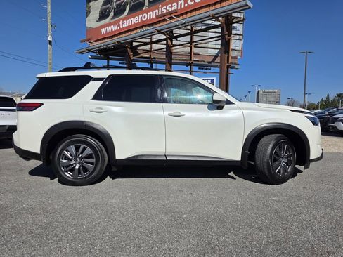Used 2024 Nissan Pathfinder SV FWD image 36