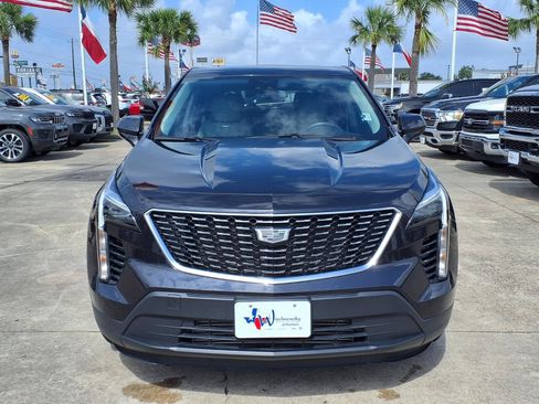Used 2022 Cadillac XT4 Luxury FWD image 2