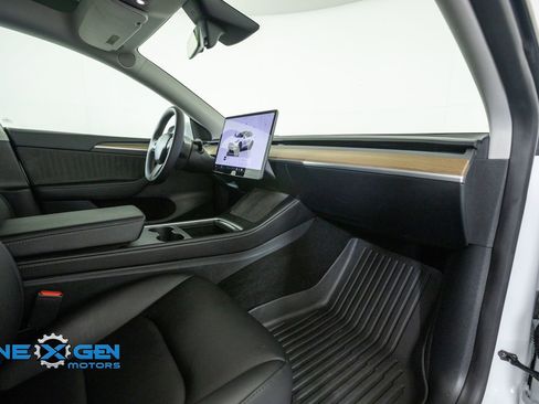 Used 2024 Tesla Model Y Performance AWD/4WD image 39