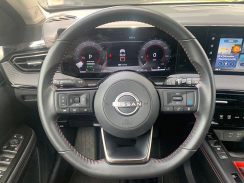 Used 2025 Nissan Kicks SR FWD image 11