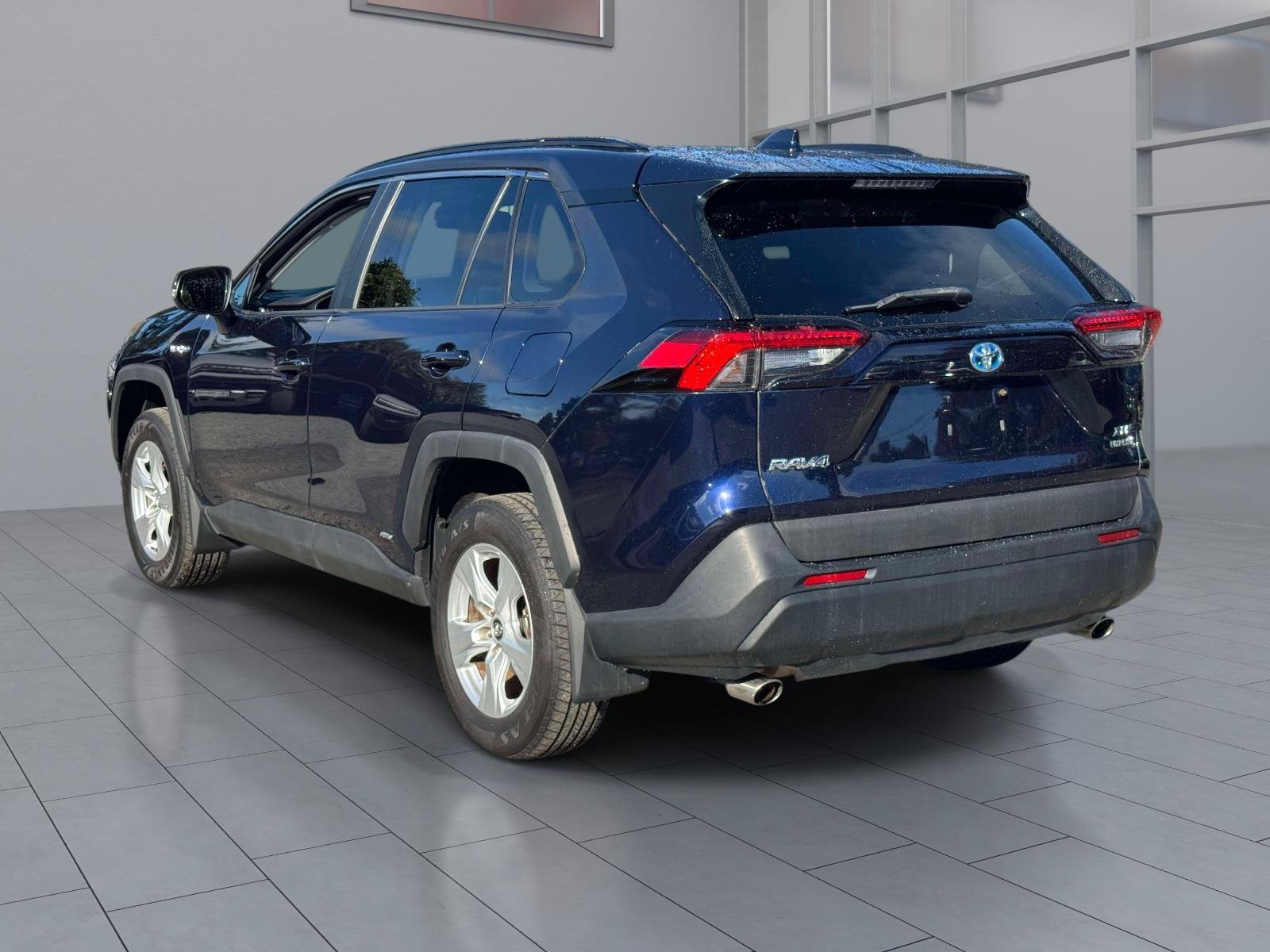Used 2020 Toyota RAV4 XLE w/ Convenience Package AWD/4WD image 5