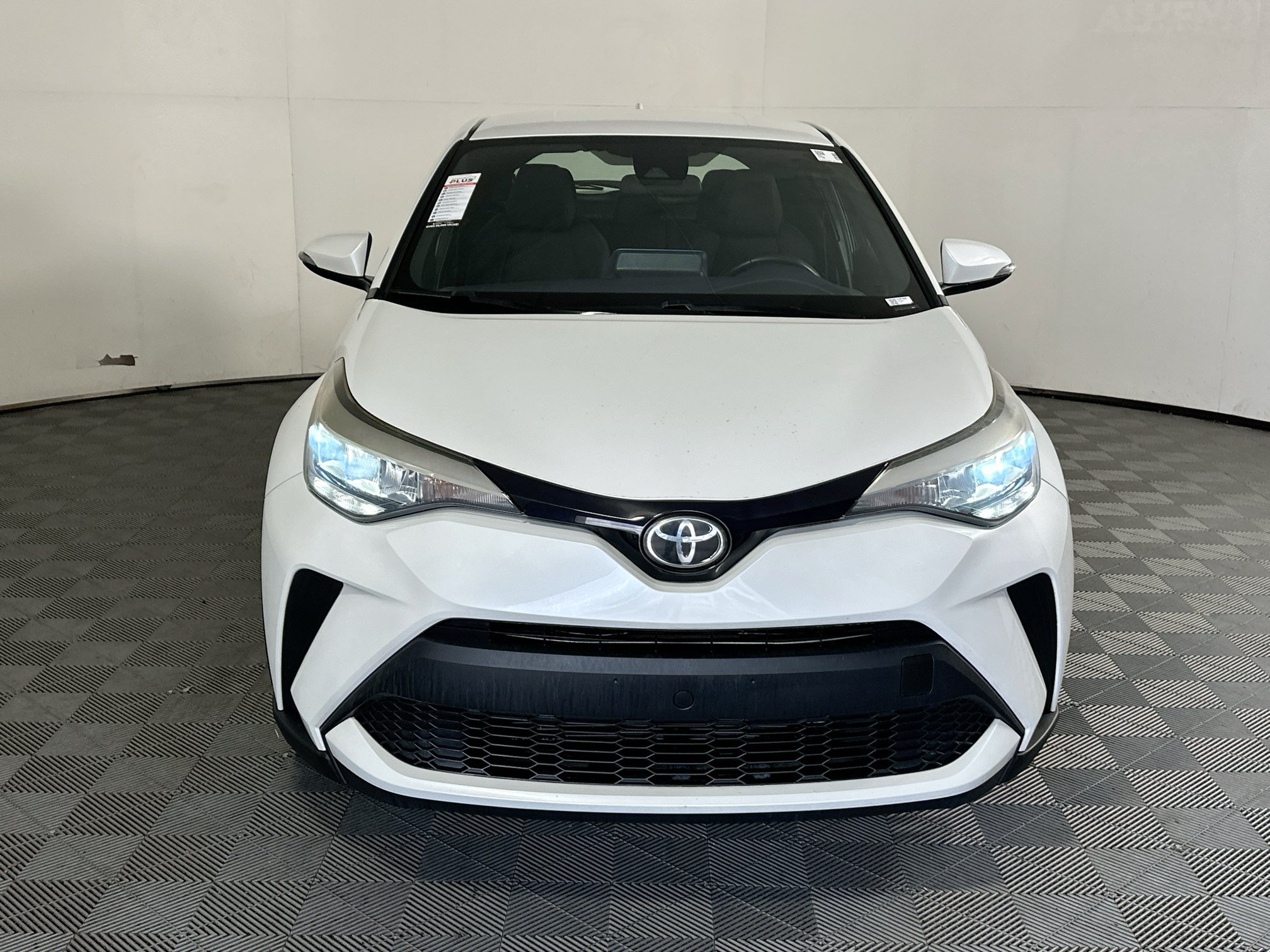 Used 2022 Toyota C-HR XLE FWD image 8