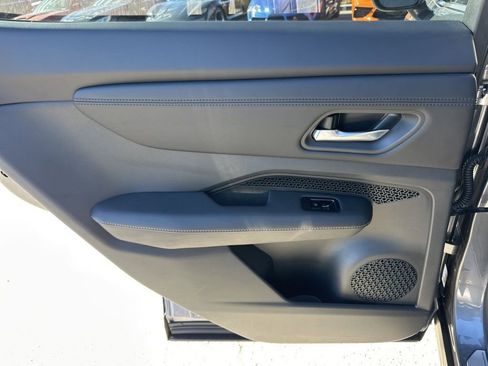 Used 2023 Nissan Ariya AWD image 28