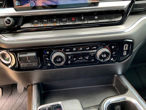 Used 2024 Chevrolet Silverado 1500 High Country w/ High Country Premium Package image 32