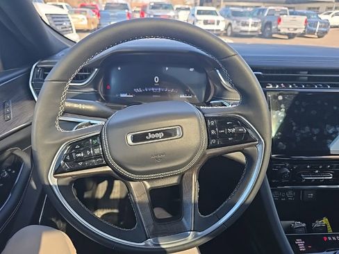 Used 2023 Jeep Grand Cherokee Overland image 13