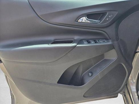 Used 2019 Chevrolet Equinox LT FWD image 12