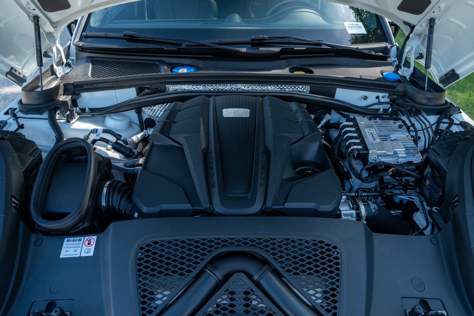 Certified 2024 Porsche Macan GTS AWD/4WD image 17