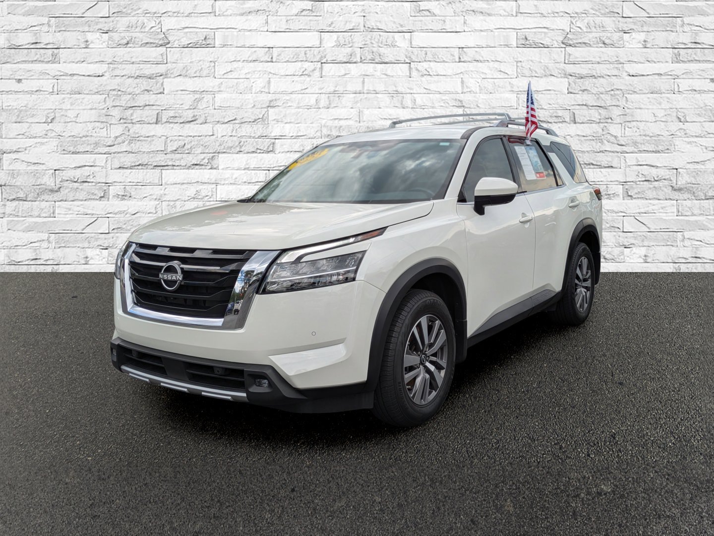 Used 2022 Nissan Pathfinder SL FWD image 2