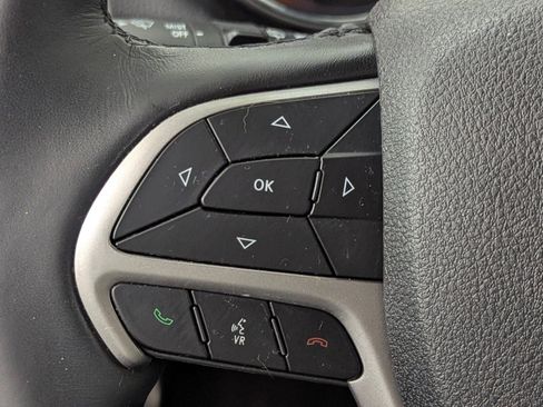 Used 2018 Jeep Grand Cherokee Limited image 16