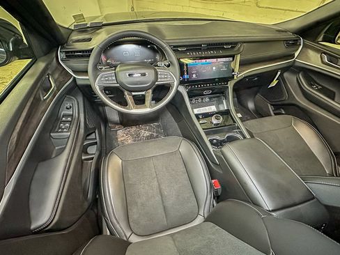 New 2026 Jeep Grand Cherokee L 4WD image 9
