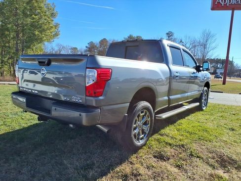 Used 2017 Nissan Titan SV image 4