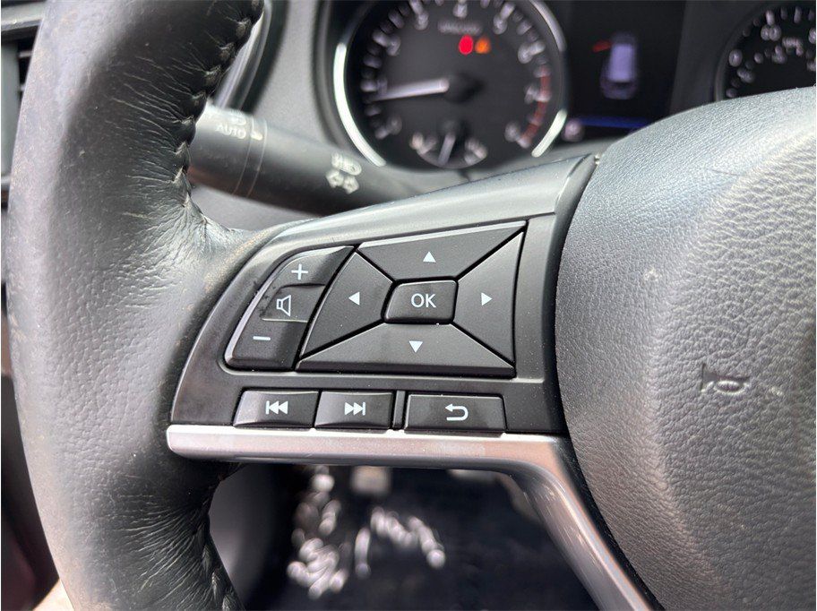 Used 2018 Nissan Rogue SV FWD image 21