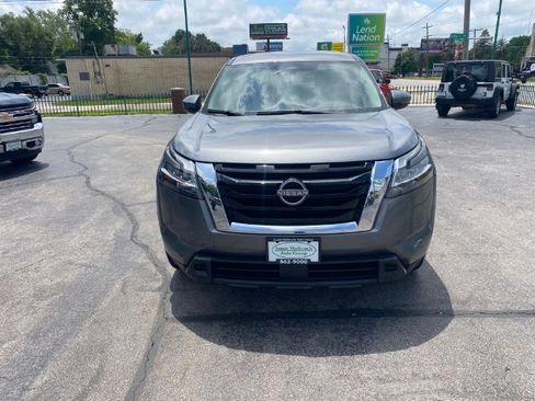 Used 2022 Nissan Pathfinder S AWD/4WD image 2