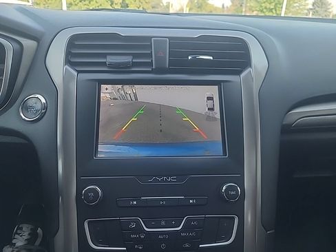 Used 2019 Ford Fusion SE FWD image 23
