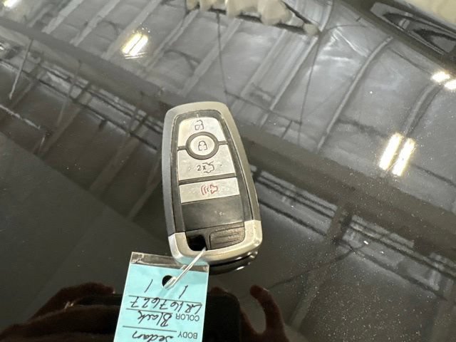 Used 2020 Ford Fusion SE FWD image 9