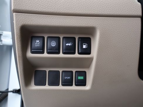 Used 2020 Nissan Rogue SV image 40