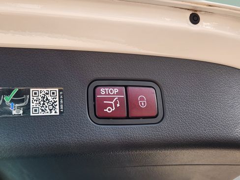 Used 2025 Mercedes-Benz GLC 300 image 30