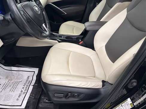 Used 2022 Toyota Corolla Cross XLE FWD image 38